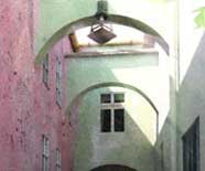 Architectural illustration of a Spanish alleyway.
